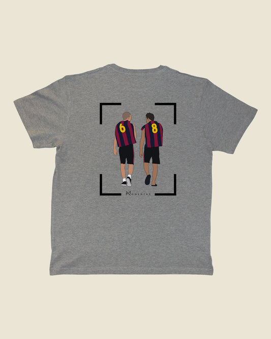 fodboldtrøje andres iniesta og xavi fc barcelona, grå t-shirt ryg
